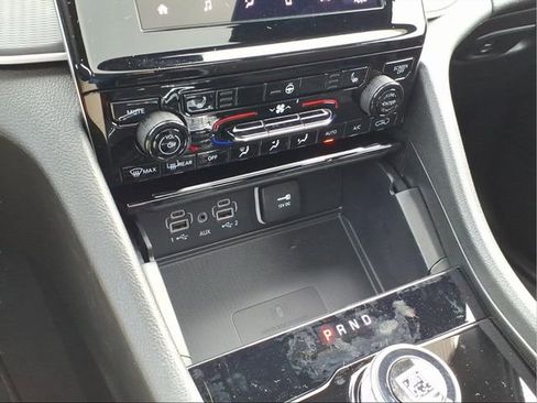 New 2025 Jeep Grand Cherokee Altitude AWD/4WD image 24