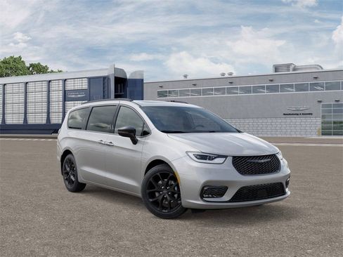 New 2026 Chrysler Pacifica Limited image 5