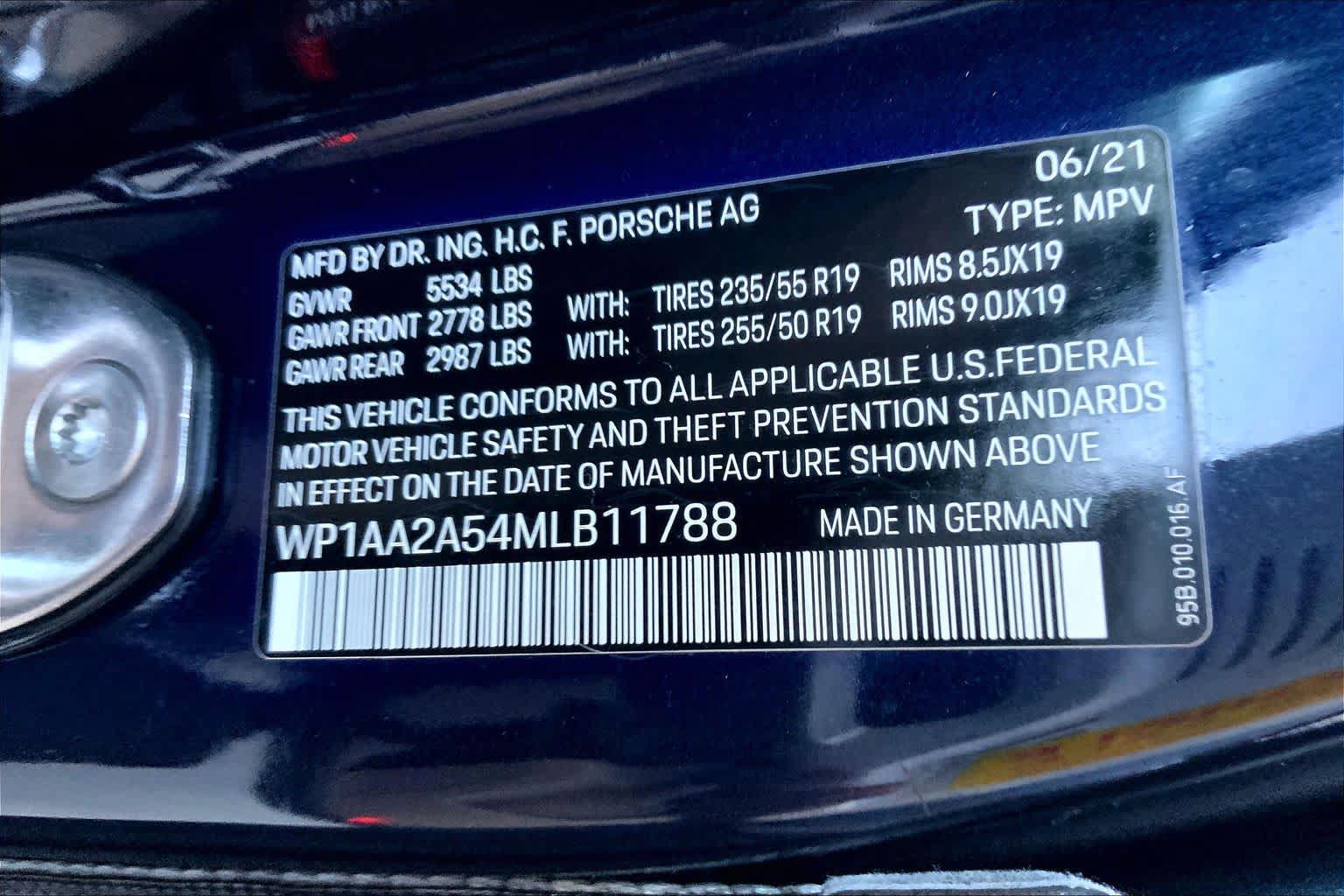 Used 2021 Porsche Macan AWD/4WD image 32
