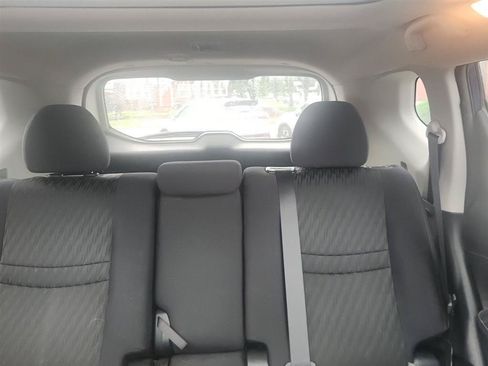 Used 2017 Nissan Rogue SV AWD/4WD image 16