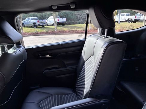 Used 2021 Toyota Highlander XSE image 16