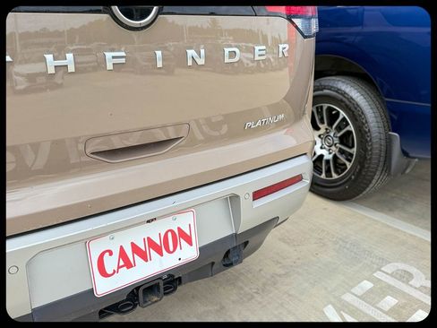 Used 2024 Nissan Pathfinder Platinum w/ Cargo Package image 9