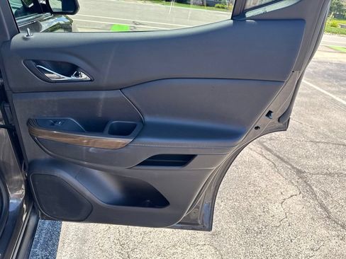 Used 2019 GMC Acadia SLE FWD image 35