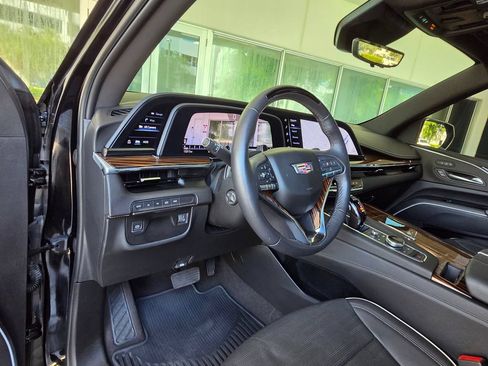 Used 2023 Cadillac Escalade ESV Premium Luxury AWD/4WD image 27