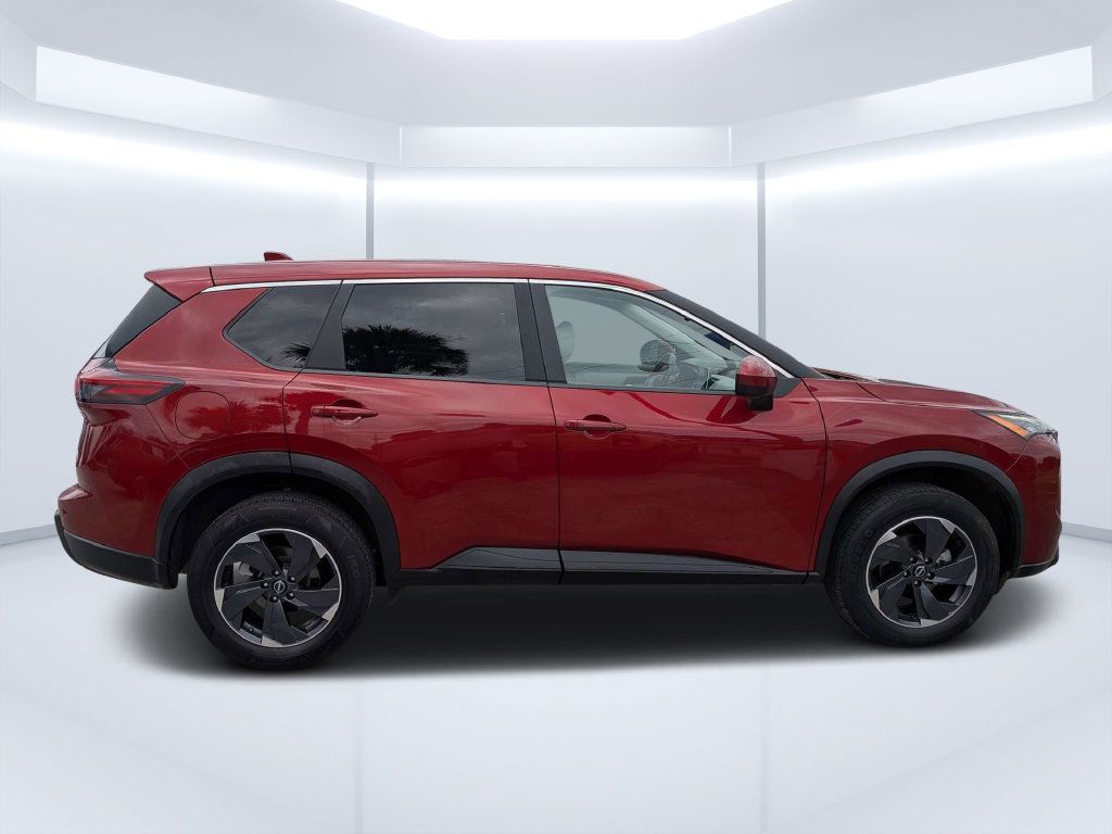 Used 2025 Nissan Rogue SV AWD/4WD image 2
