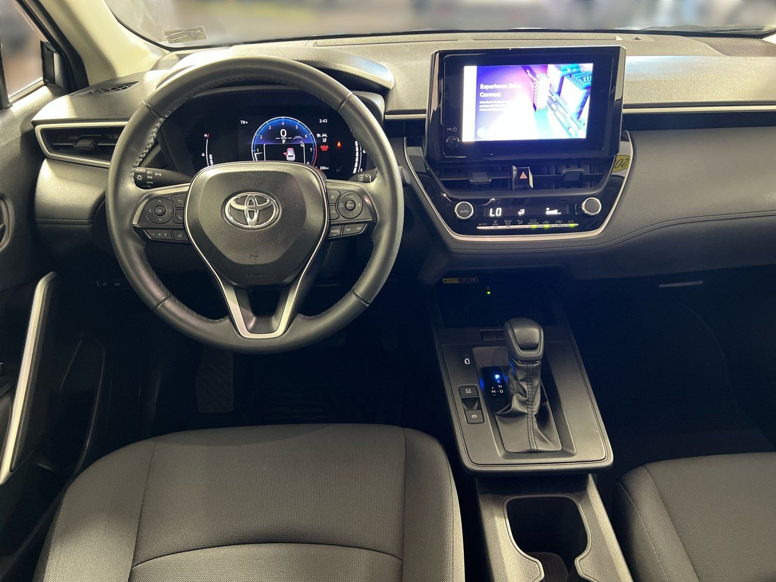 Used 2026 Toyota Corolla Cross LE FWD image 23