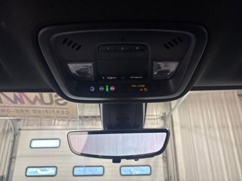 Used 2022 Chevrolet Traverse RS FWD image 21