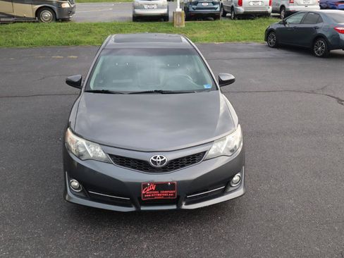Used 2014 Toyota Camry SE w/ Leather Package FWD image 4