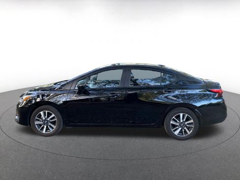 Used 2025 Nissan Versa SV image 4