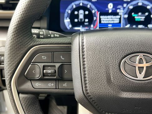 Used 2025 Toyota Tacoma TRD Sport image 18