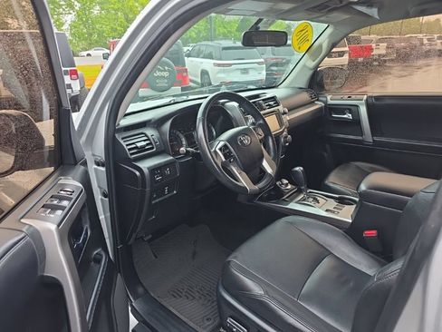 Used 2018 Toyota 4Runner SR5 AWD/4WD image 13