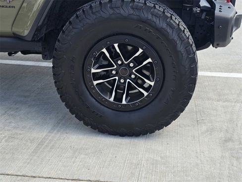 Used 2025 Jeep Wrangler Unlimited Rubicon image 11