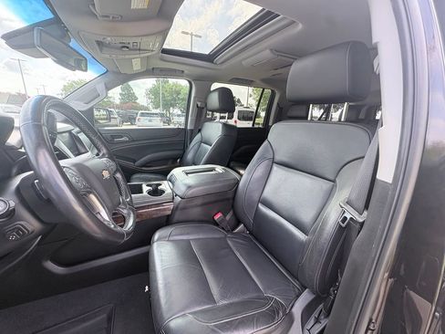 Used 2019 Chevrolet Suburban LT RWD image 6