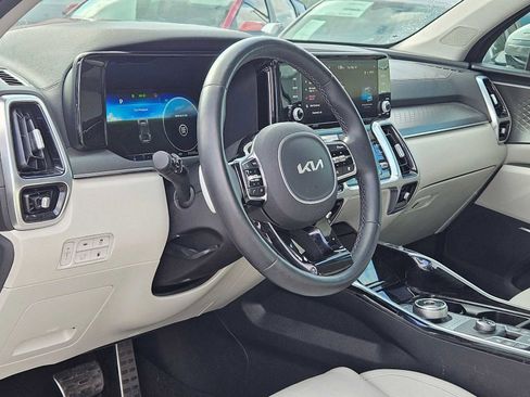 Used 2023 Kia Sorento SX Prestige image 2
