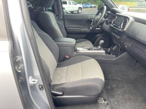 Used 2021 Toyota Tacoma TRD Off-Road w/ Technology Package AWD/4WD image 19