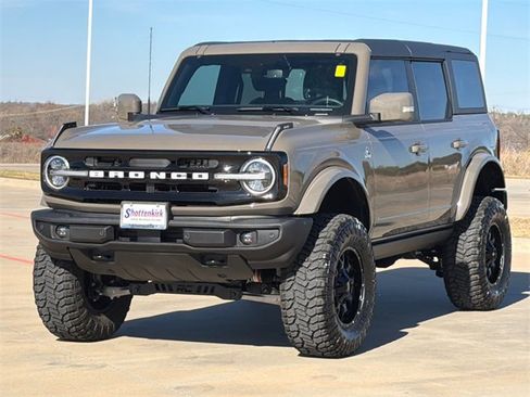 Used 2025 Ford Bronco Outer Banks image 3