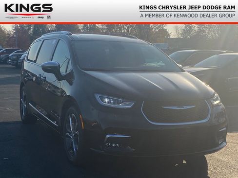 New 2026 Chrysler Pacifica Pinnacle FWD image 1