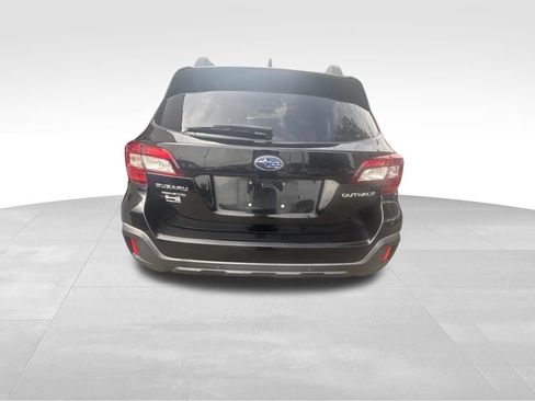 Used 2018 Subaru Outback 2.5i Limited AWD/4WD image 5