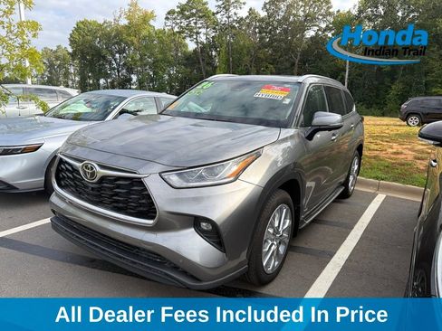 Used 2026 Toyota Highlander Limited AWD/4WD image 1