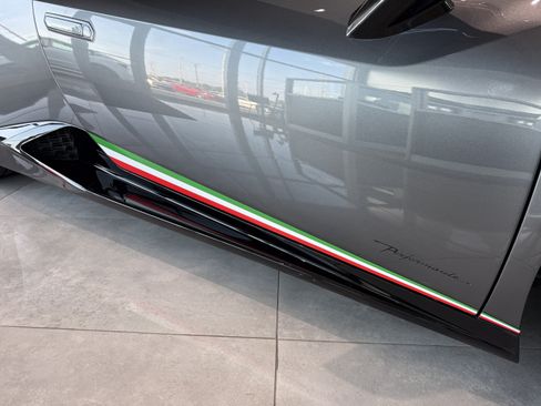 Used 2019 Lamborghini Huracan Performante AWD/4WD image 37