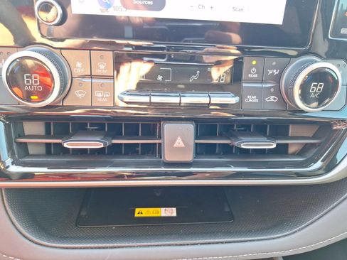 Used 2024 Toyota Highlander LE image 27