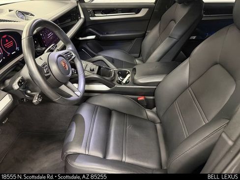 Used 2025 Porsche Cayenne GTS AWD/4WD image 15
