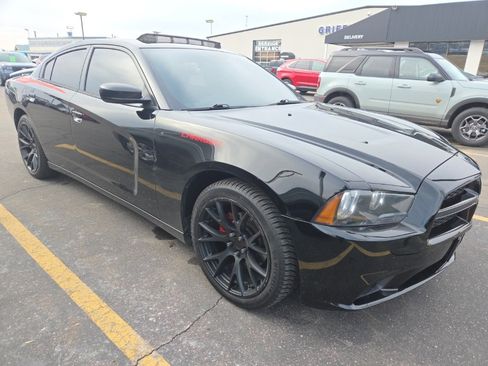 Used 2014 Dodge Charger SXT w/ Blacktop Package image 4