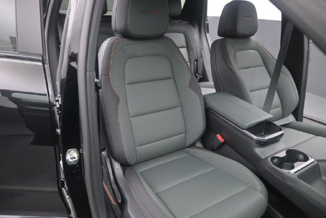 New 2026 GMC Terrain AT4 w/ LPO, Black Badging Package AWD/4WD image 19