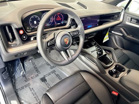 Certified 2026 Porsche Cayenne AWD/4WD image 4