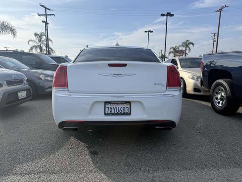 Used 2016 Chrysler 300 C image 5