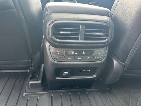 Used 2025 Honda Pilot Elite image 22