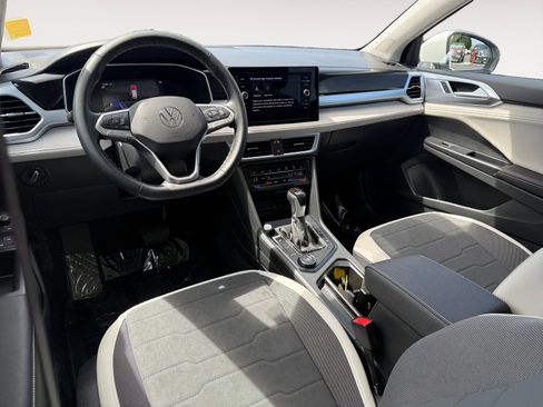 Used 2025 Volkswagen Taos SE w/ Panoramic Sunroof Package AWD/4WD image 15