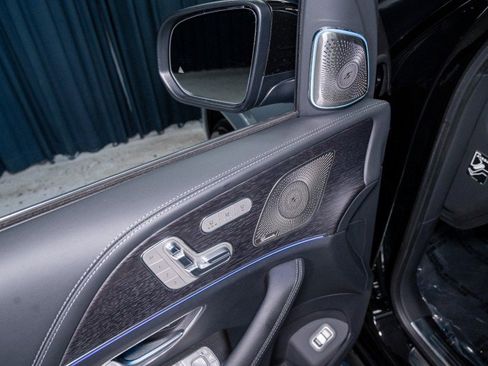 Certified 2025 Mercedes-Benz Maybach GLS 600 4MATIC image 9