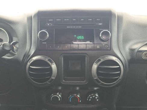 Used 2018 Jeep Wrangler Sport image 12