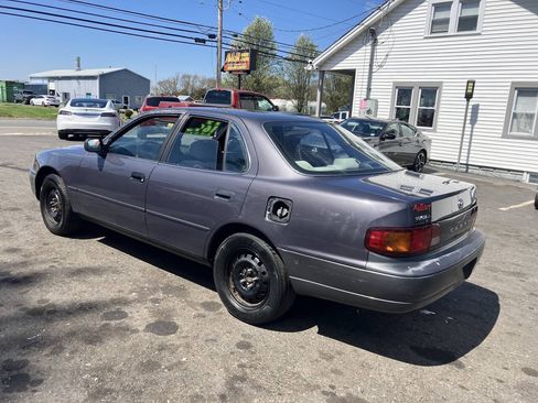 Used 1996 Toyota Camry LE FWD image 9
