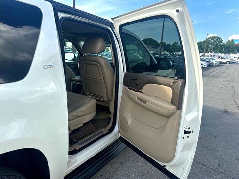 Used 2014 Chevrolet Suburban LTZ image 11