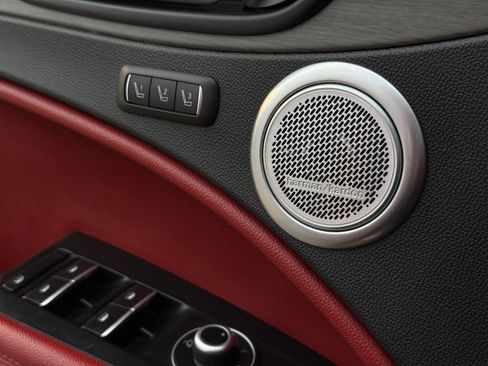 Used 2019 Alfa Romeo Stelvio Ti w/ Nero Edizione image 36