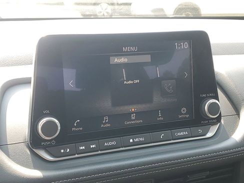 Used 2024 Nissan Rogue S image 18