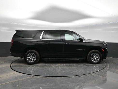 Used 2024 Chevrolet Suburban LT image 12