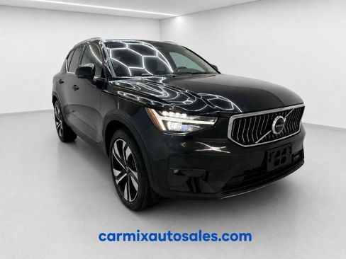 Used 2024 Volvo XC40 B5 Plus w/ Protection Package Premier AWD/4WD image 1