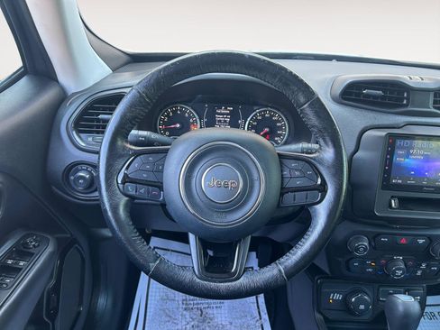 Used 2018 Jeep Renegade Altitude AWD/4WD image 12