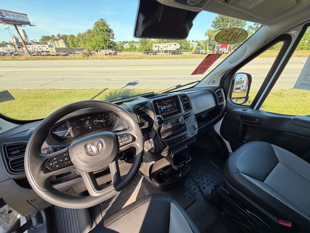 Used 2025 RAM ProMaster 2500 w/ Convenience Group FWD image 18
