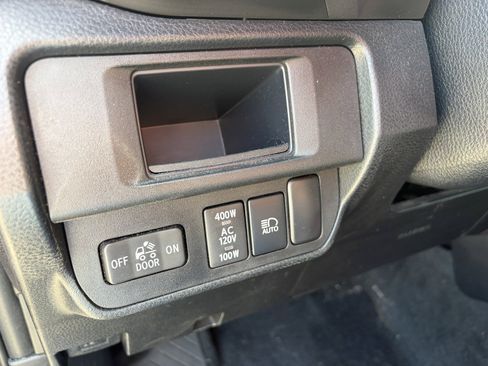 Used 2019 Toyota Tacoma TRD Sport AWD/4WD image 24