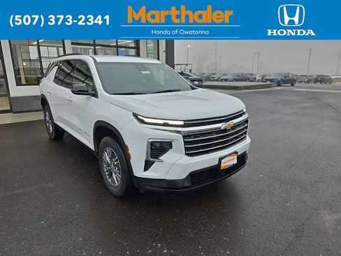 Used 2025 Chevrolet Traverse LT image 7