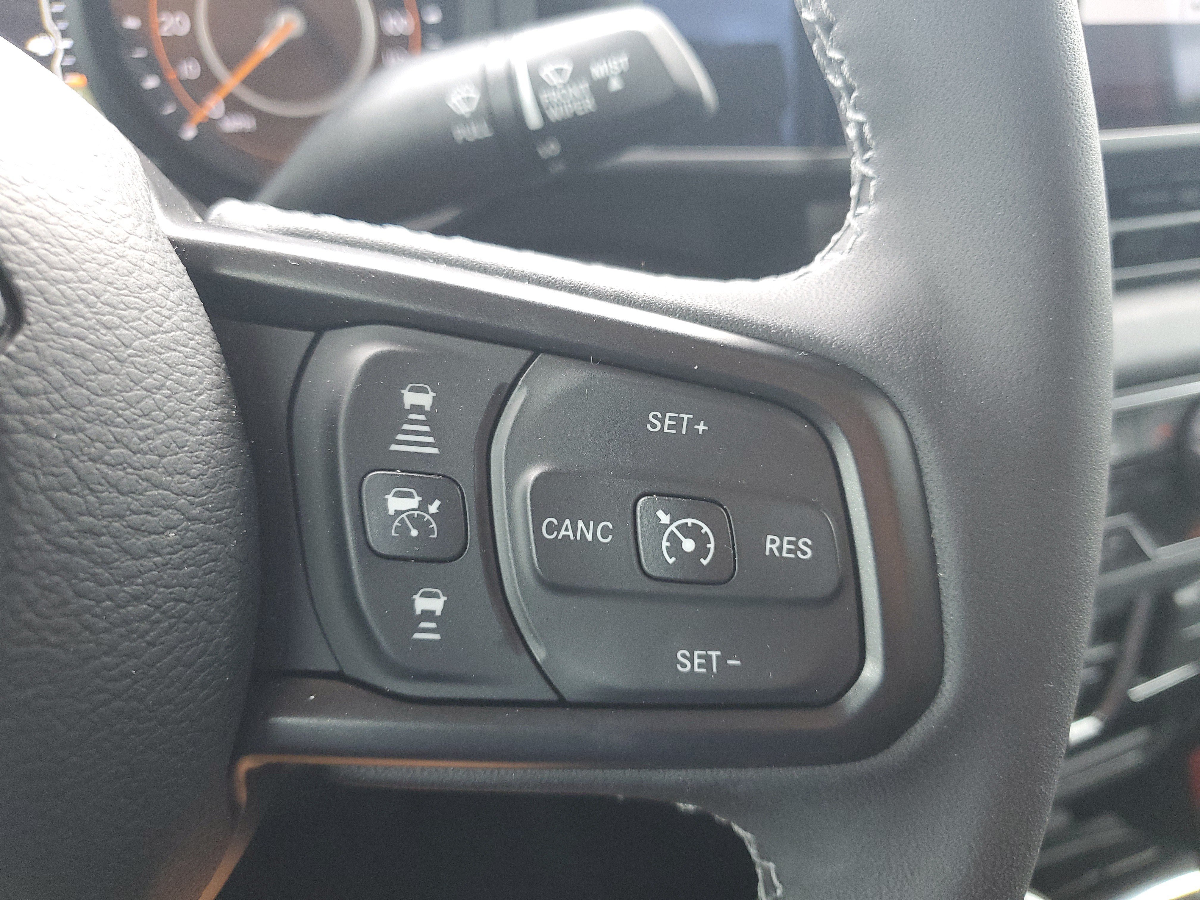 Used 2025 Jeep Gladiator Sport AWD/4WD image 17
