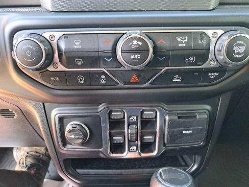 Used 2023 Jeep Wrangler Unlimited Sport AWD/4WD image 23