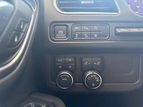 Used 2024 Chevrolet Tahoe High Country AWD/4WD image 16