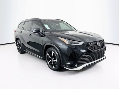 Used 2022 Toyota Highlander XSE FWD image 9