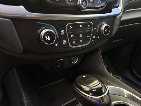 Used 2019 Chevrolet Traverse LT w/ LT Premium Package FWD image 21