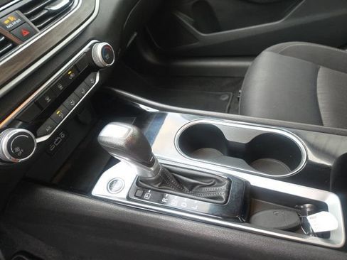Used 2024 Nissan Altima 2.5 SV FWD image 8